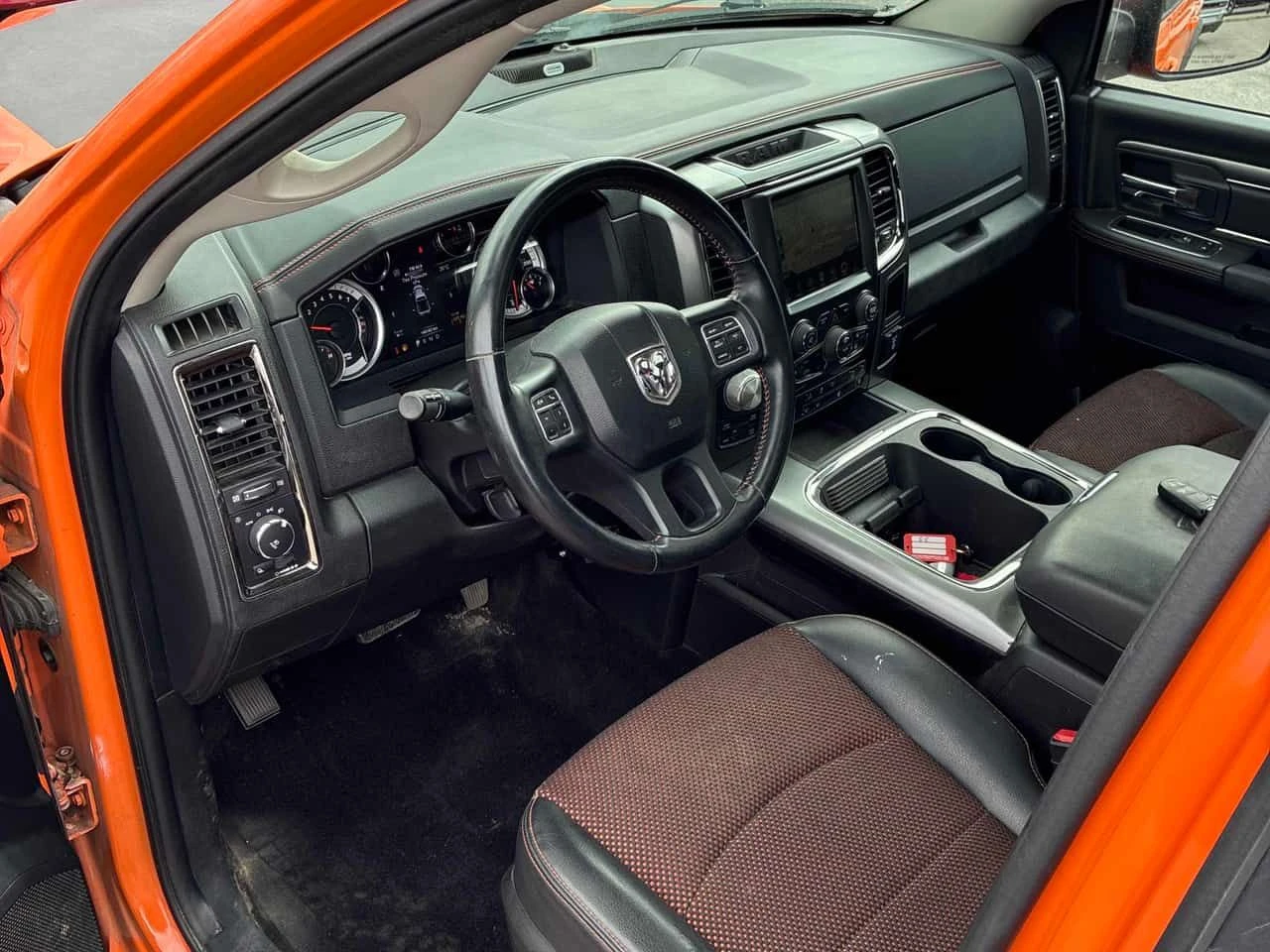 Dodge RAM 1500 * Sport * PANO* ПОДГРЕВ* KEYLESS* , снимка 5 - Автомобили и джипове - 54359151