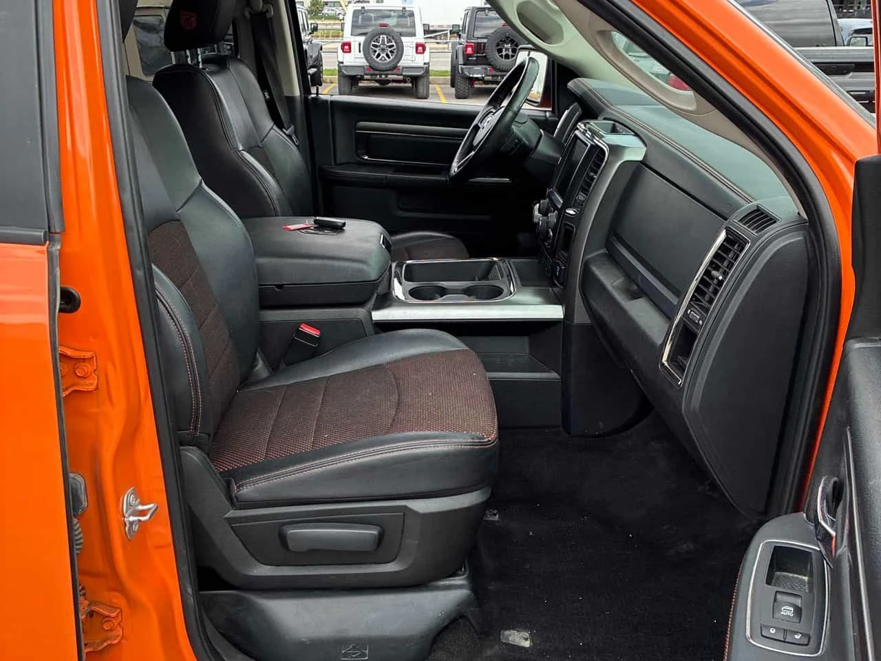 Dodge RAM 1500 * Sport * PANO* ПОДГРЕВ* KEYLESS* , снимка 15 - Автомобили и джипове - 54359151