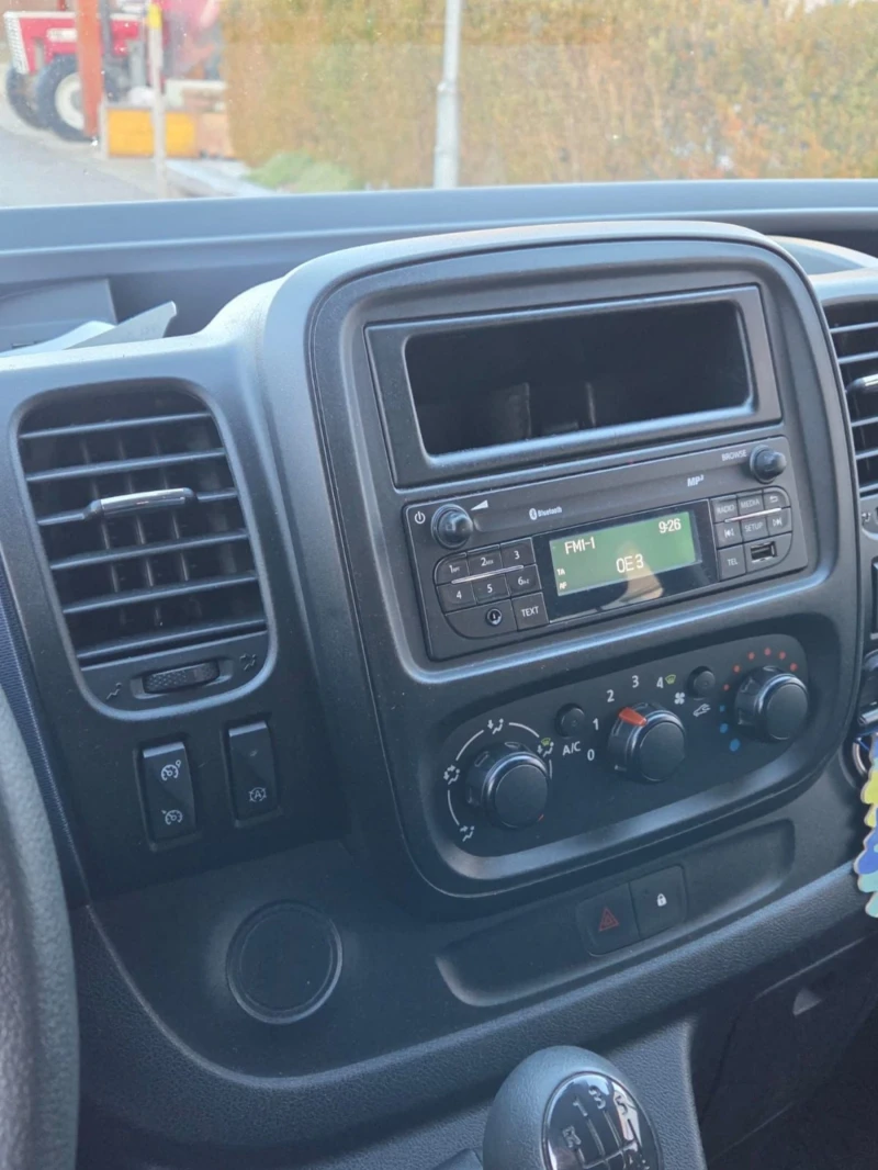 Opel Vivaro, снимка 4 - Бусове и автобуси - 53128788