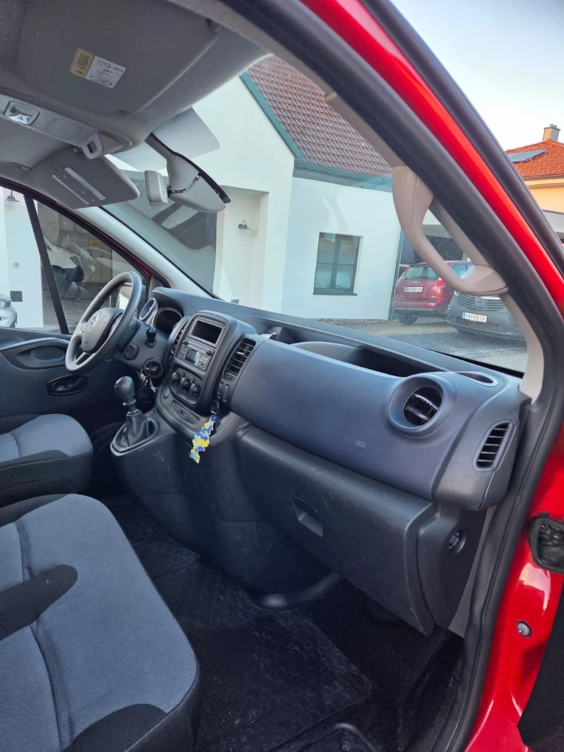 Opel Vivaro, снимка 10 - Бусове и автобуси - 53128788