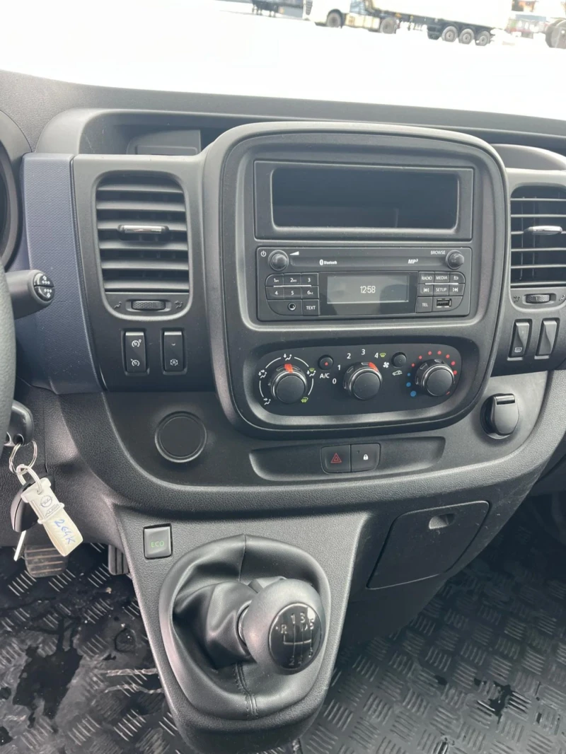 Opel Vivaro, снимка 14 - Бусове и автобуси - 53128788