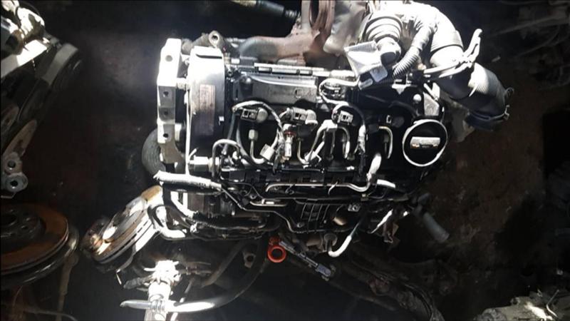 Двигател за VW Golf, снимка 1 - Части - 20442542