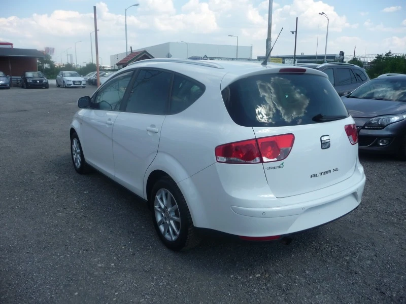 Seat Altea 1.6TDI-XL АВТОМАТИК-ПЕРФЕКТНА, снимка 5 - Автомобили и джипове - 46584319