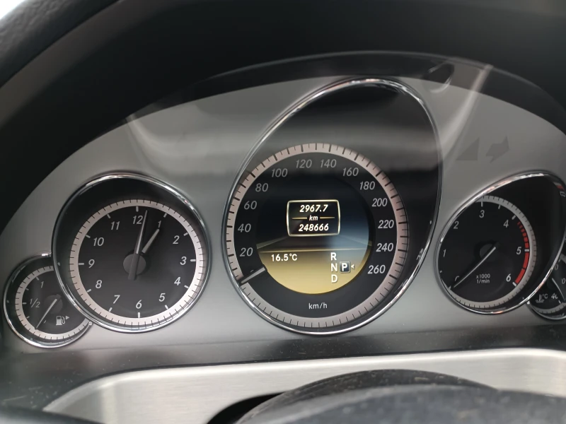 Mercedes-Benz E 250, снимка 9 - Автомобили и джипове - 50575162