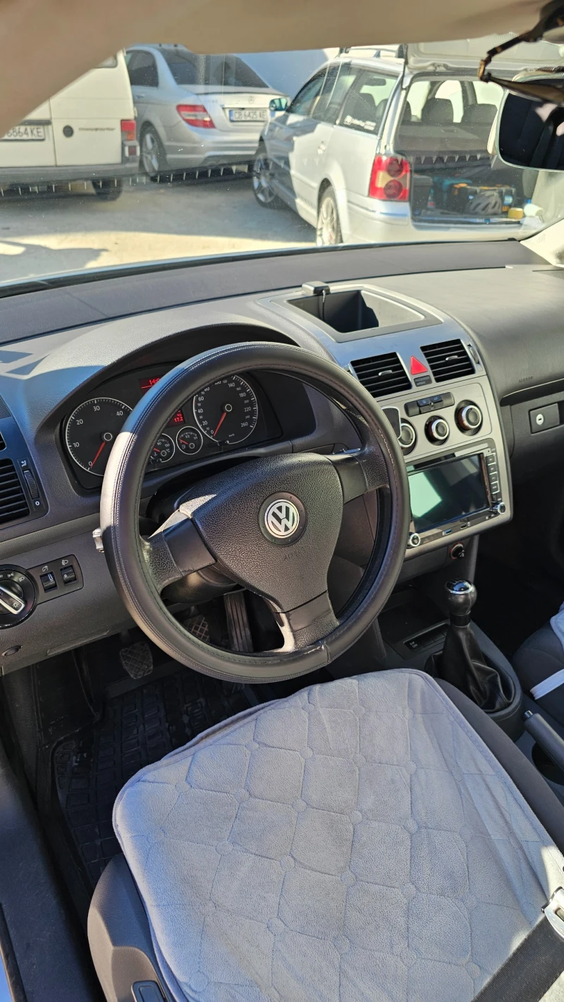 VW Touran, снимка 11 - Автомобили и джипове - 52426135