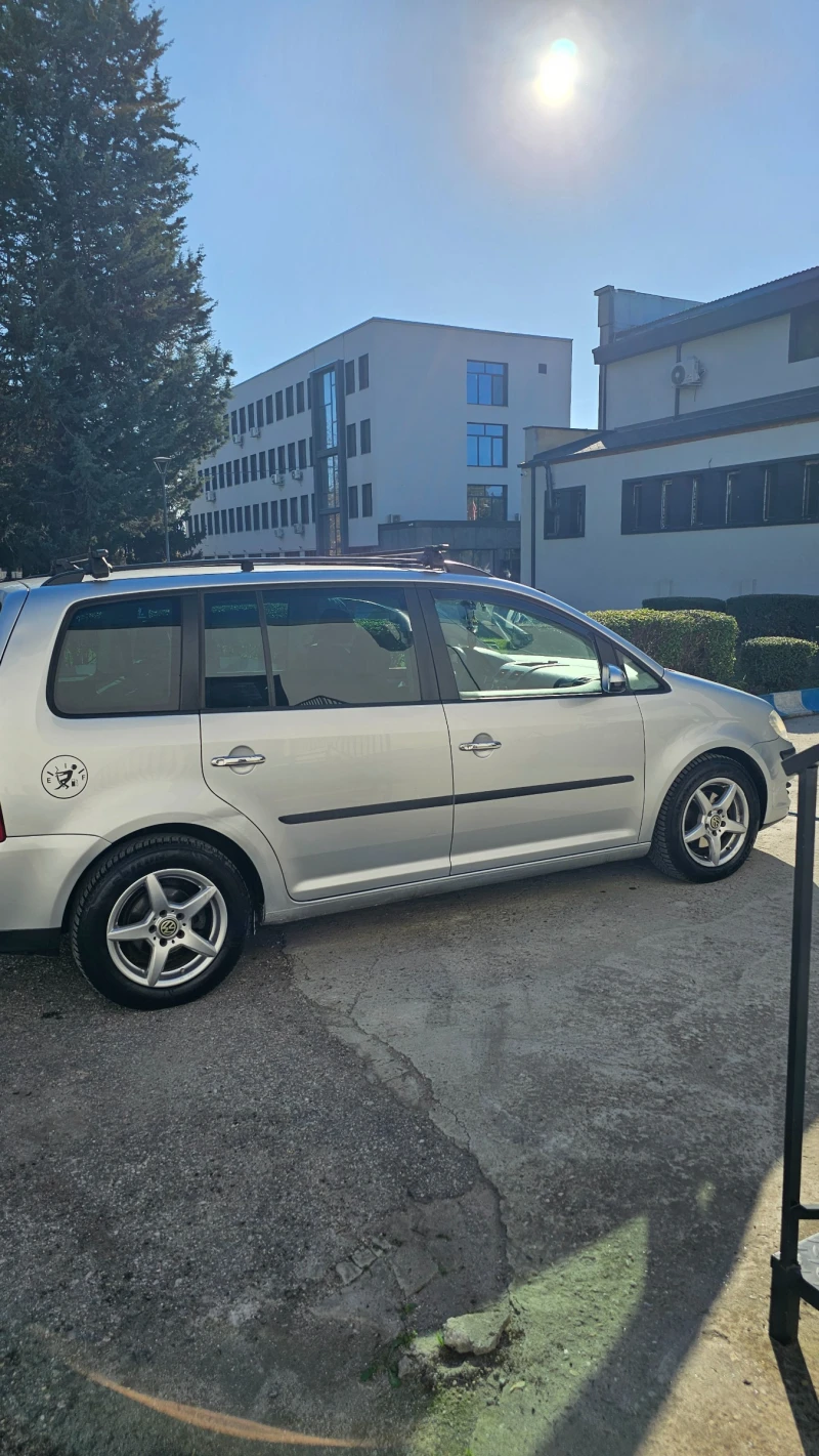 VW Touran, снимка 8 - Автомобили и джипове - 52426135
