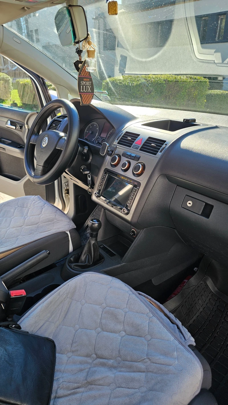VW Touran, снимка 15 - Автомобили и джипове - 52426135