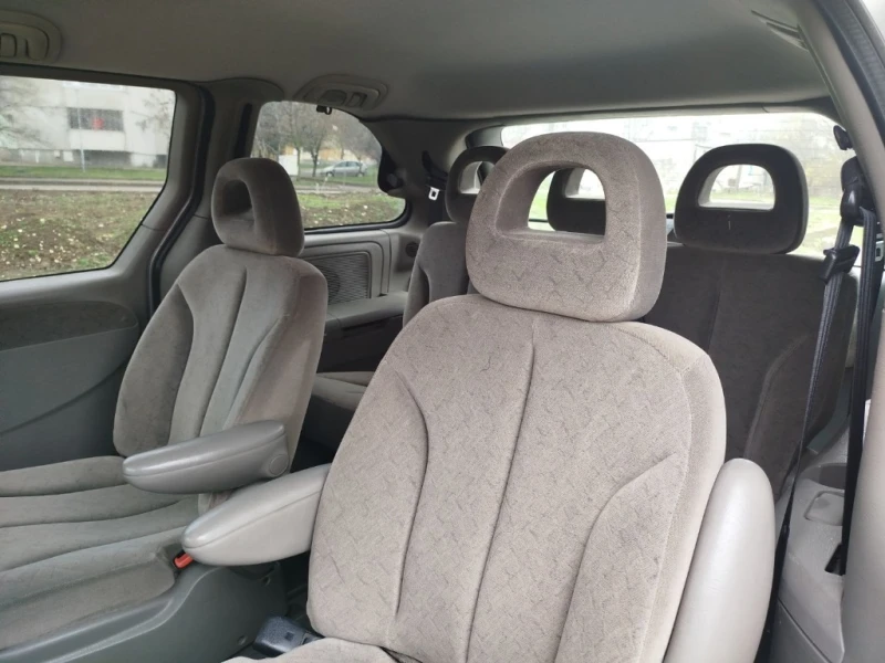 Chrysler Voyager 2.5 CRD, снимка 10 - Автомобили и джипове - 53296022