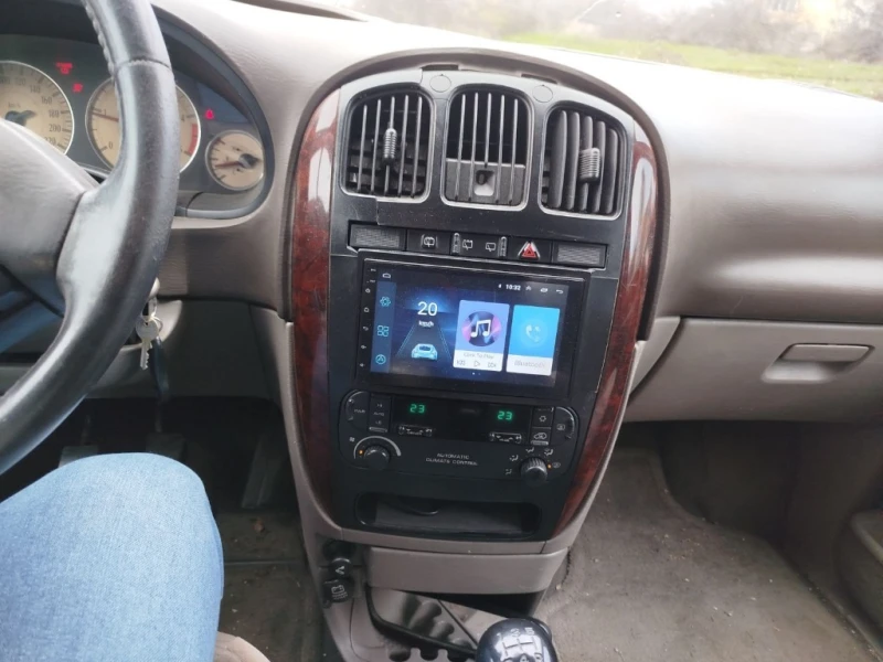 Chrysler Voyager 2.5 CRD, снимка 13 - Автомобили и джипове - 53296022