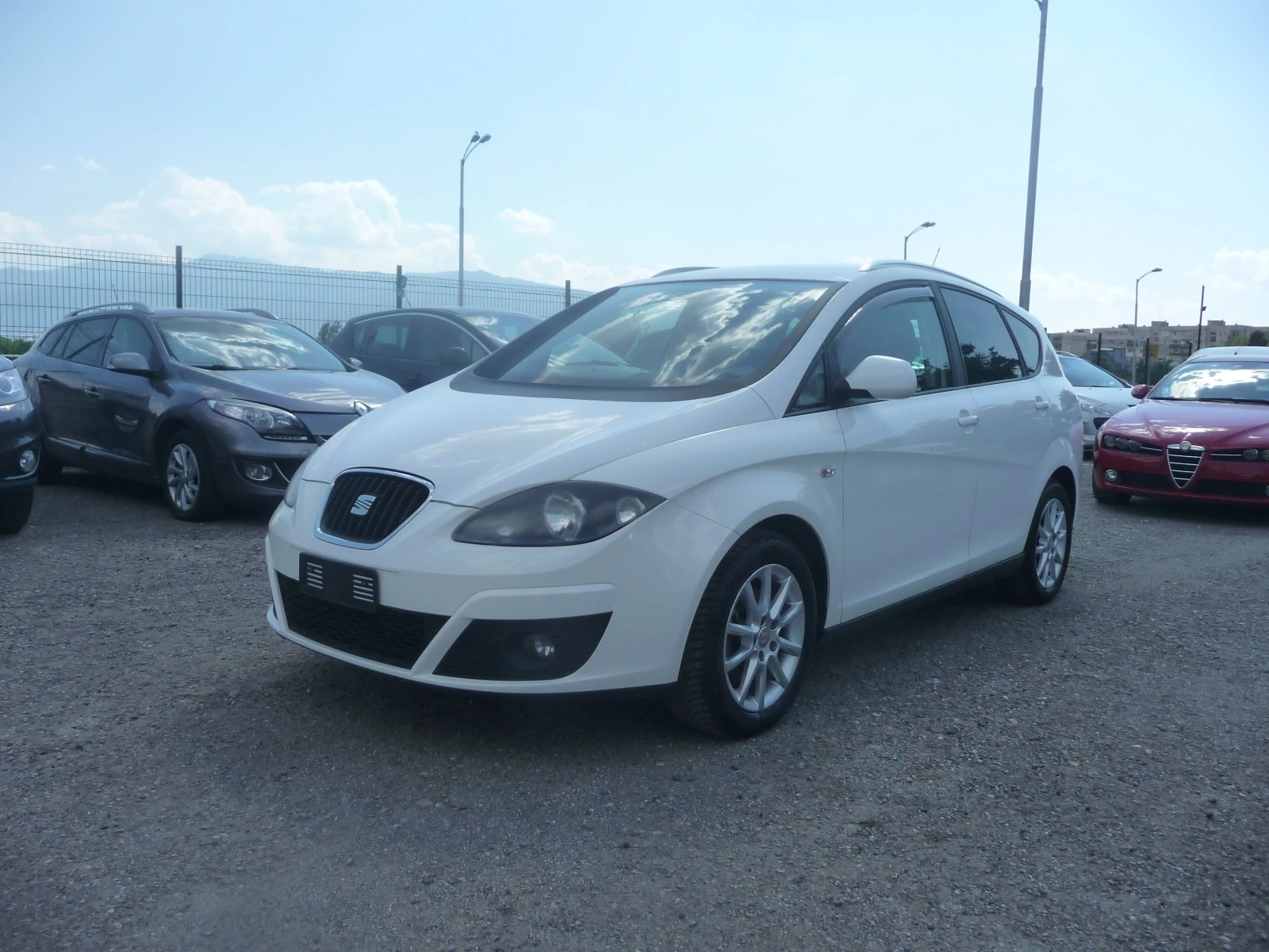 Seat Altea 1.6TDI-XL АВТОМАТИК-ПЕРФЕКТНА - изображение 2