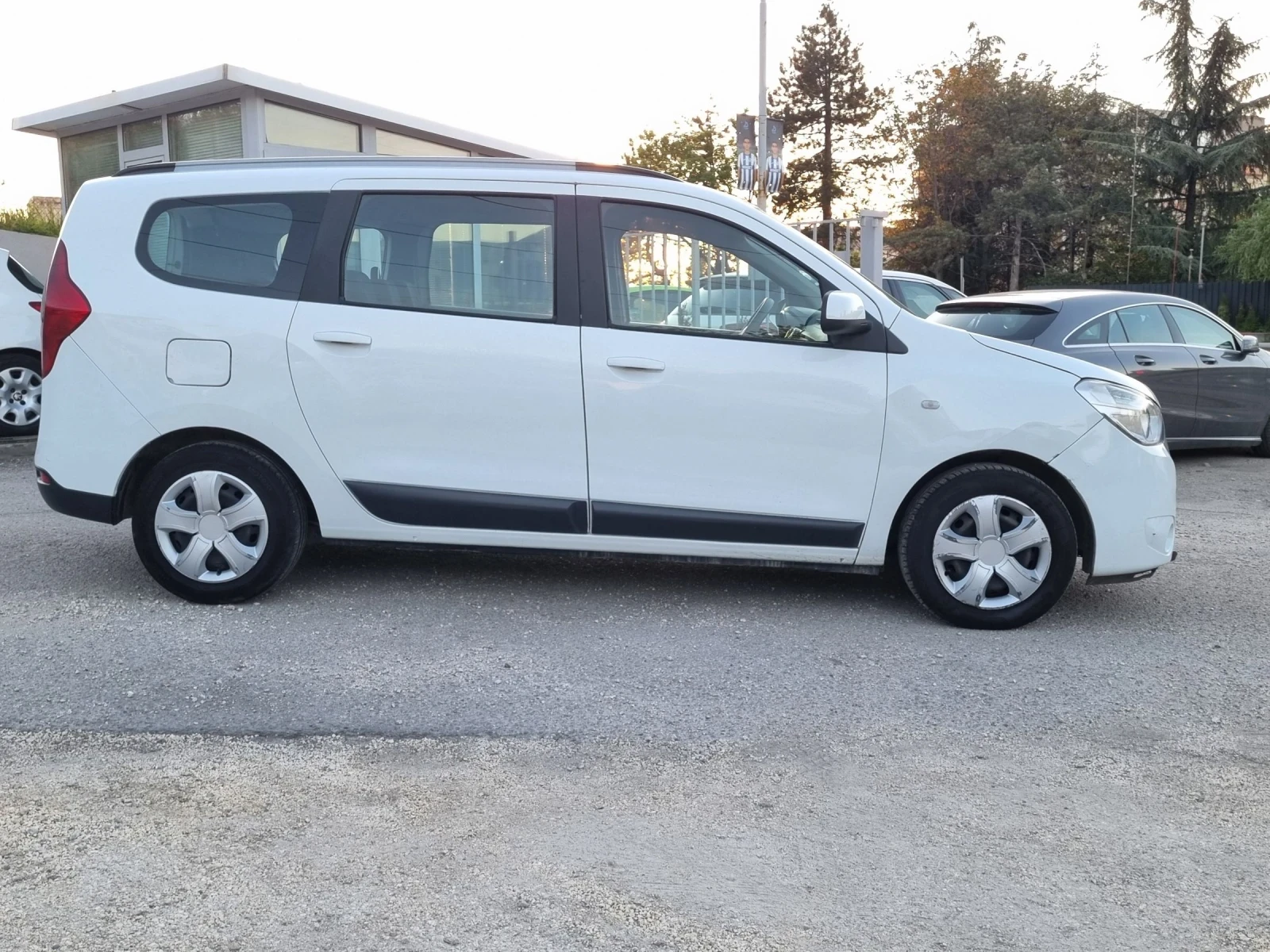 Dacia Lodgy 1.6i* ГАЗ* ТОП ЦЕНА  - изображение 6