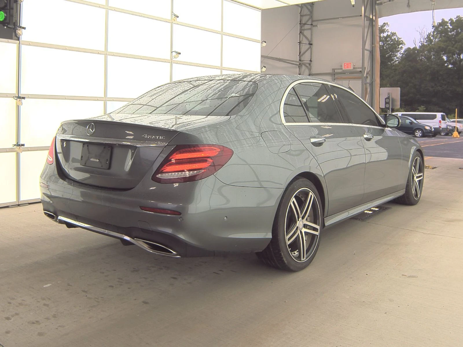 Mercedes-Benz E 300 AMG* BURMASTER* KEYLESS GO* PANO* КАМЕРА* М.ТОЧКА - изображение 5