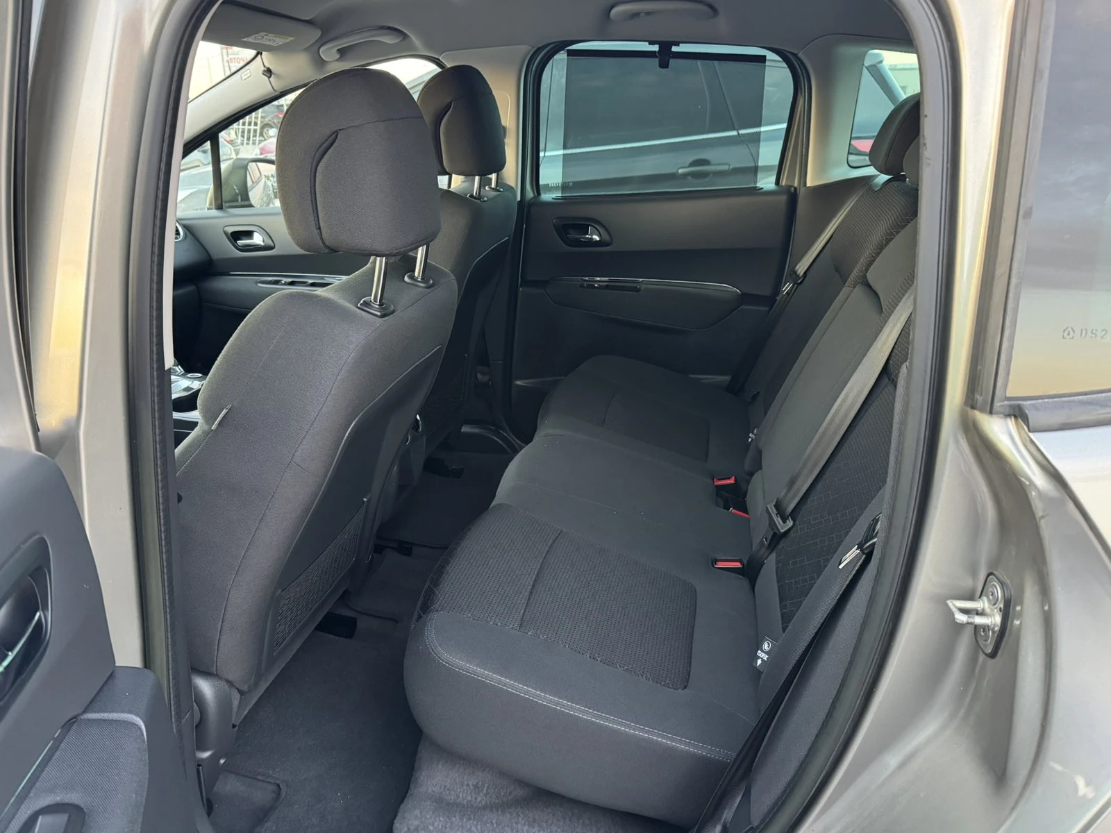 Peugeot 3008 1.6E-HDI - изображение 8