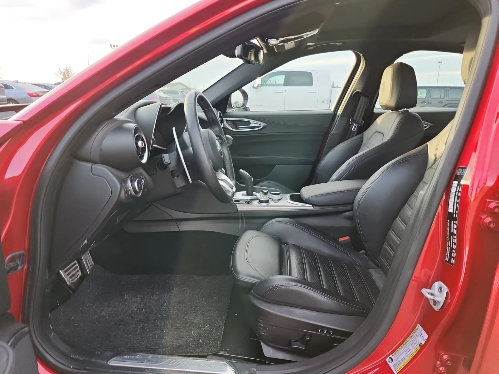 Alfa Romeo Giulia VELOCE AWD 280кс * Възможност за Лизинг* , снимка 7 - Автомобили и джипове - 53775600