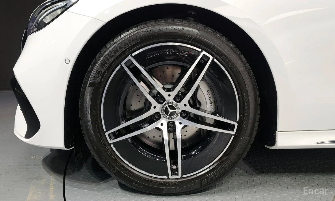 Mercedes-Benz E 200, снимка 5 - Автомобили и джипове - 54046896