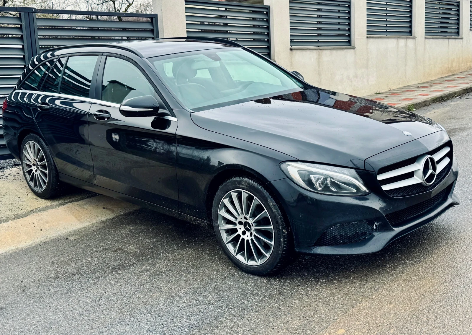 Mercedes-Benz C 220 Multibeam* Подгрев* Нави, снимка 2 - Автомобили и джипове - 54314564