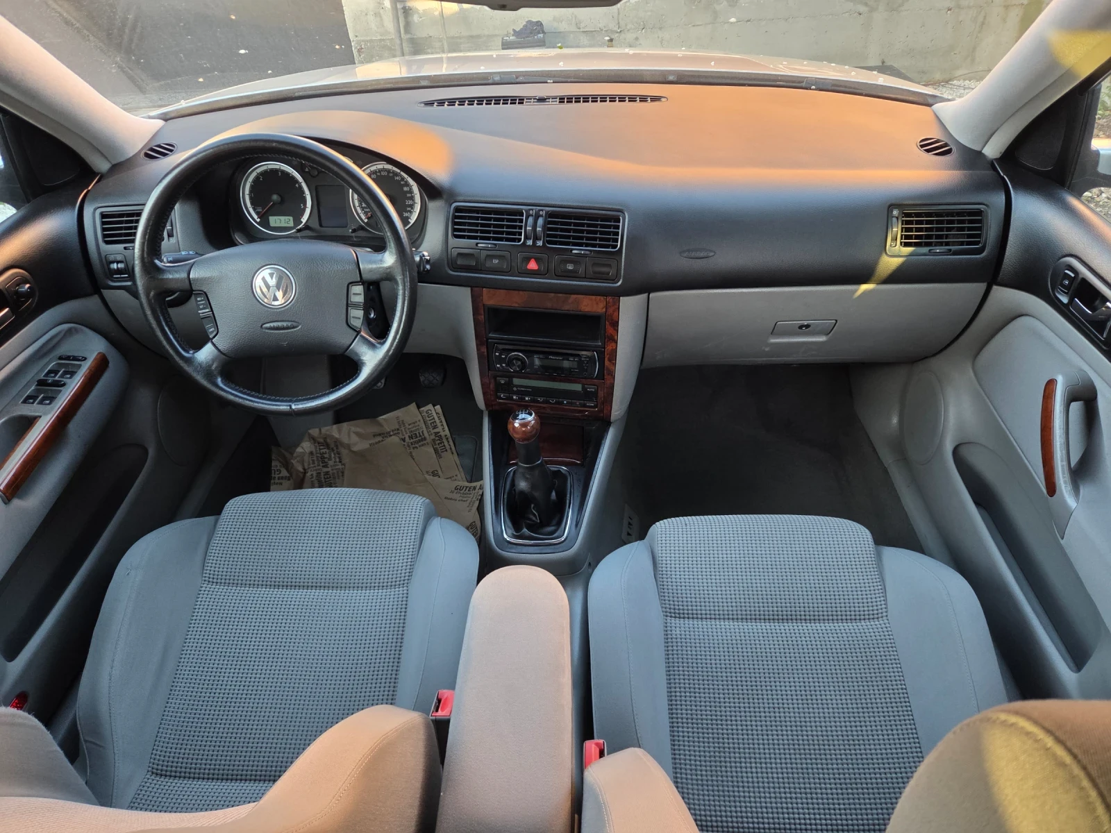 VW Bora 1.9TDi, снимка 8 - Автомобили и джипове - 54866361