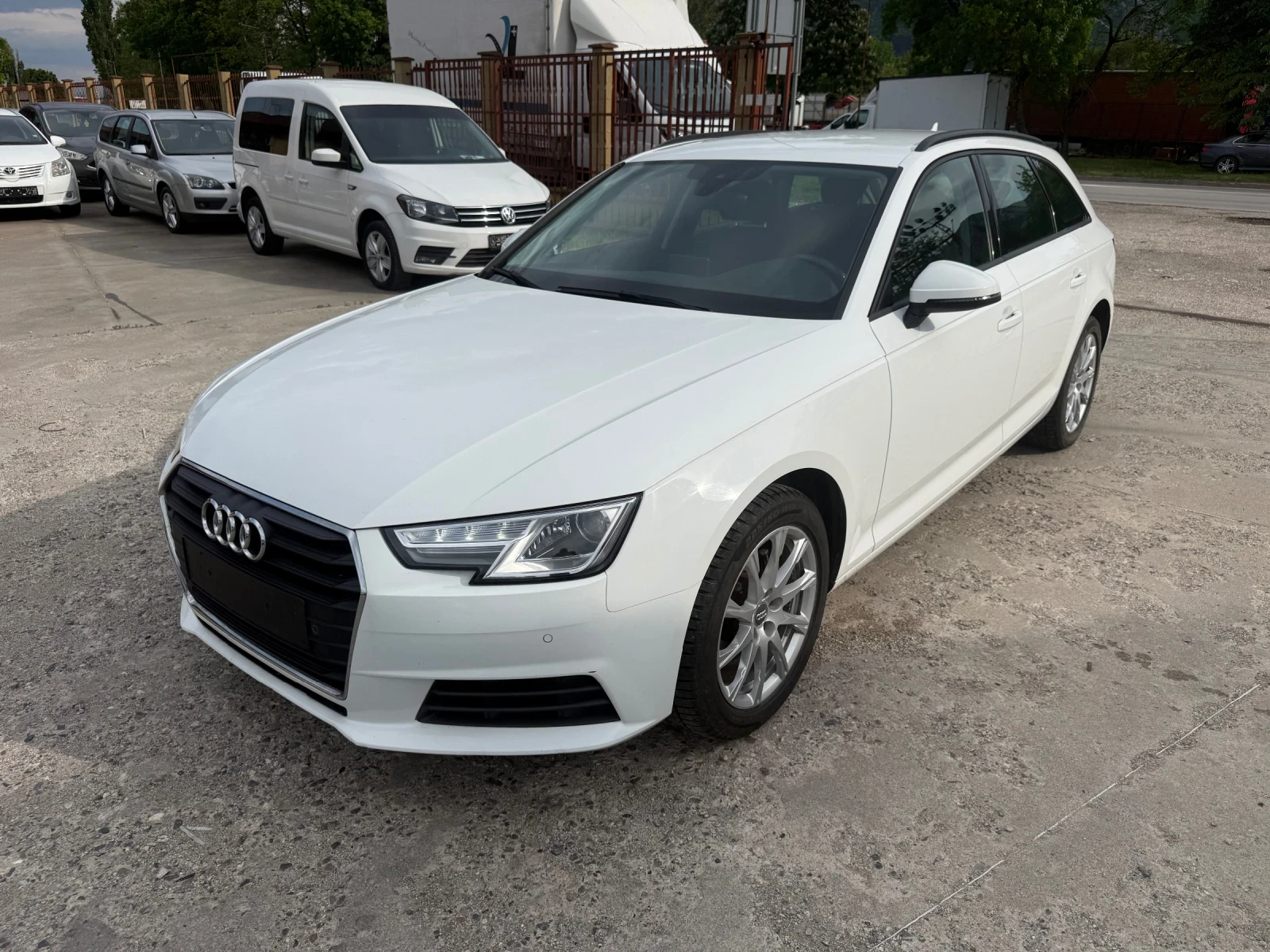 Audi A4 2.0i G-tron ръчни ск.