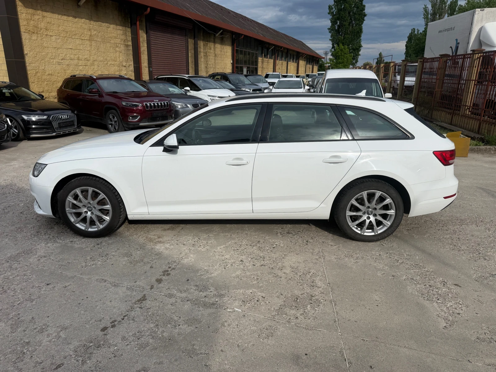 Audi A4 2.0i G-tron ръчни ск., снимка 5 - Автомобили и джипове - 54509196