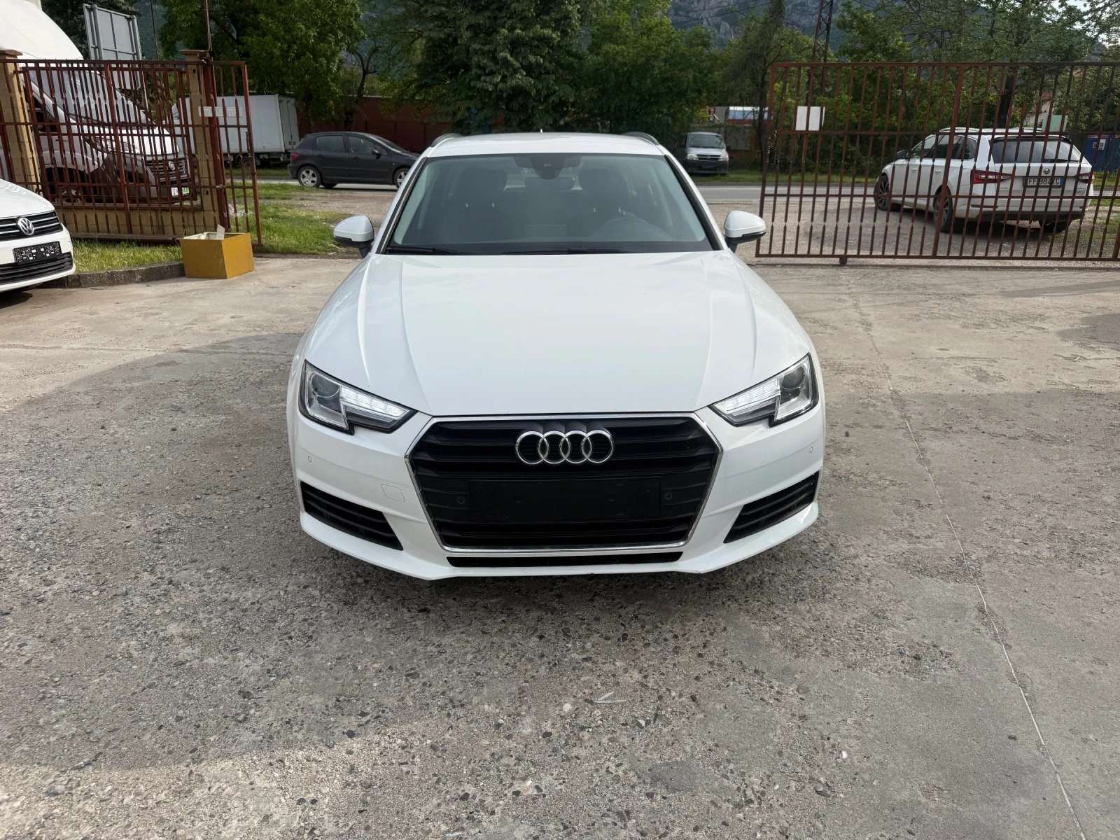 Audi A4 2.0i G-tron ръчни ск., снимка 3 - Автомобили и джипове - 54509196
