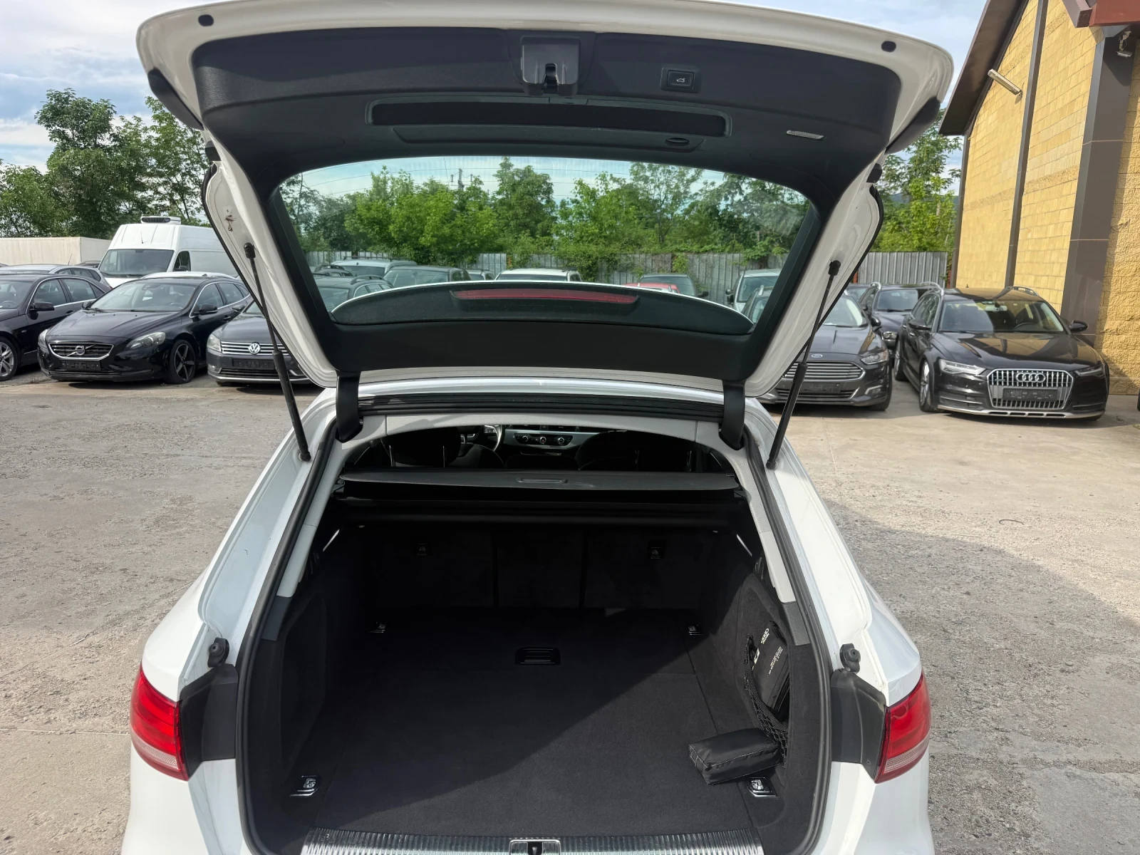 Audi A4 2.0i G-tron ръчни ск., снимка 11 - Автомобили и джипове - 54509196