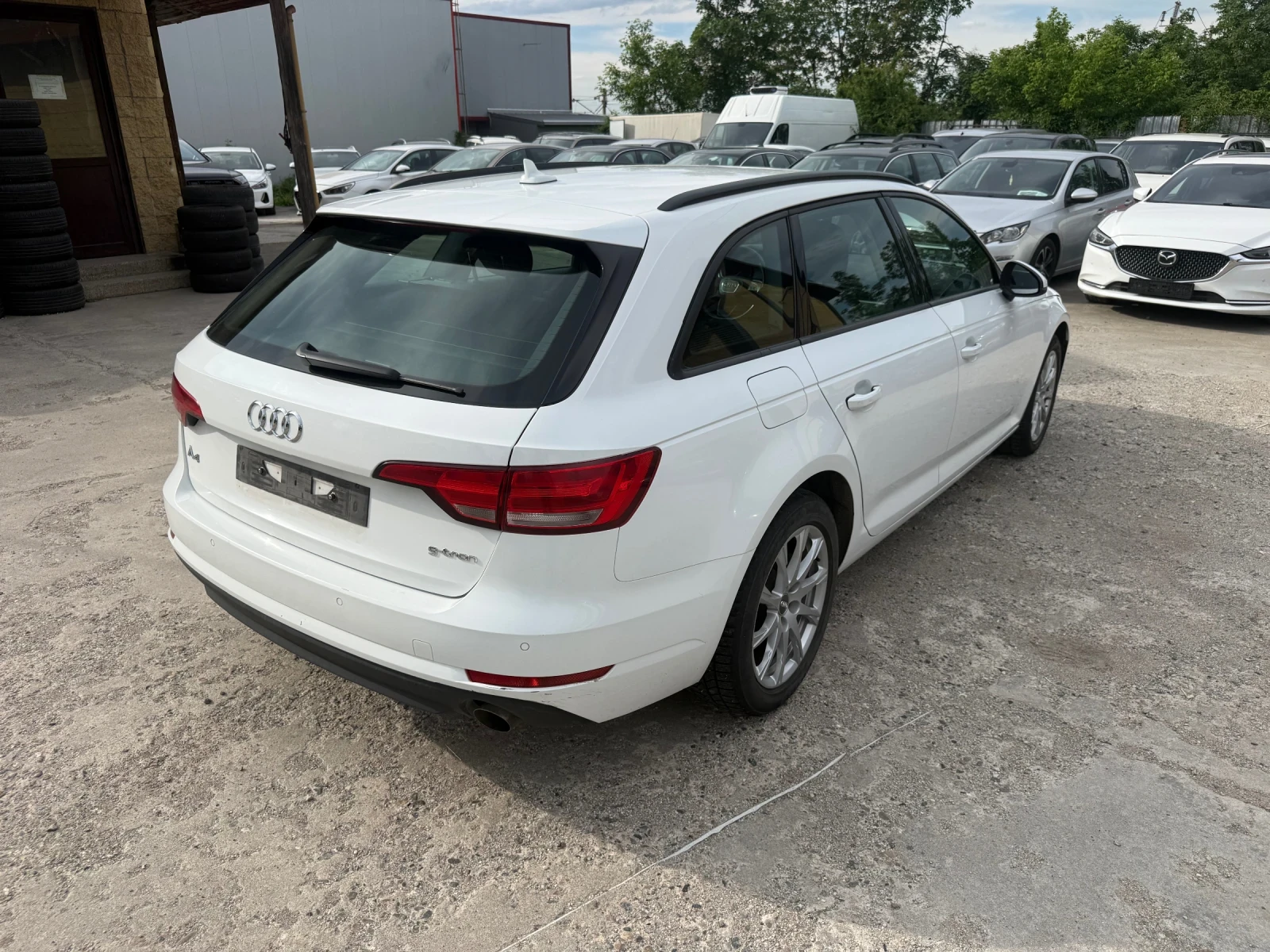 Audi A4 2.0i G-tron ръчни ск., снимка 6 - Автомобили и джипове - 54509196