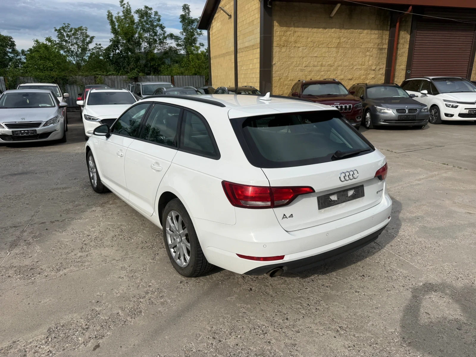 Audi A4 2.0i G-tron ръчни ск., снимка 7 - Автомобили и джипове - 54509196