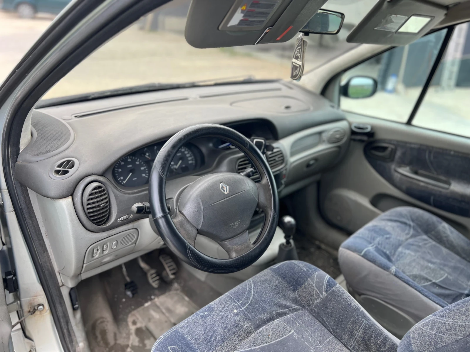 Renault Scenic, снимка 5 - Автомобили и джипове - 54609060