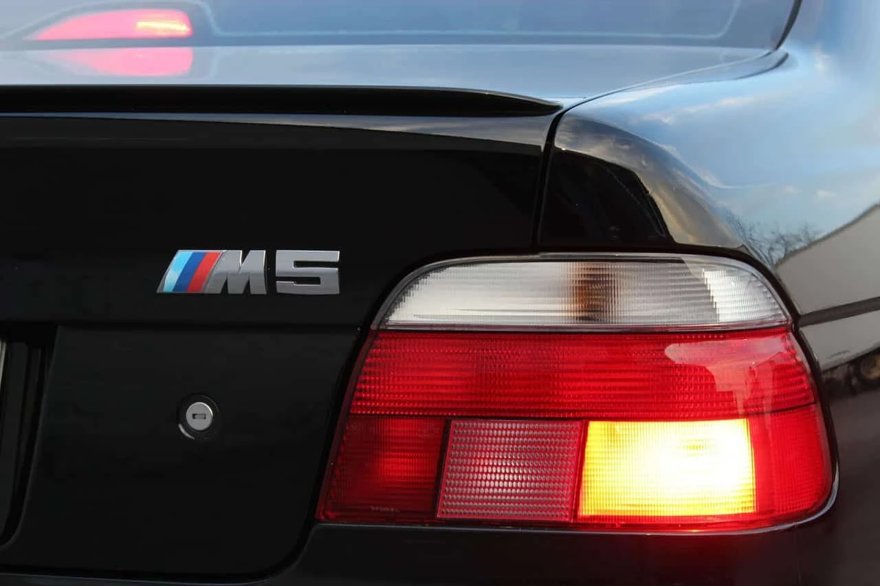 BMW M5 | ФИКСИРАНА ЦЕНА ДО БЪЛГАРИЯ | , снимка 12 - Автомобили и джипове - 54655830