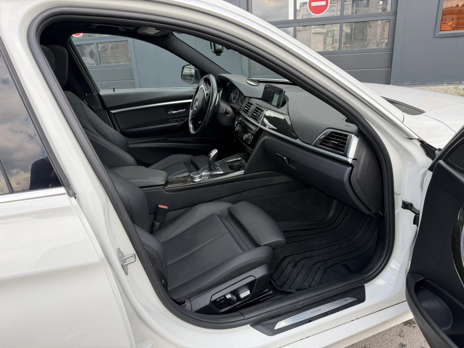BMW 330 iX | Mobile.bg � ����������� 5