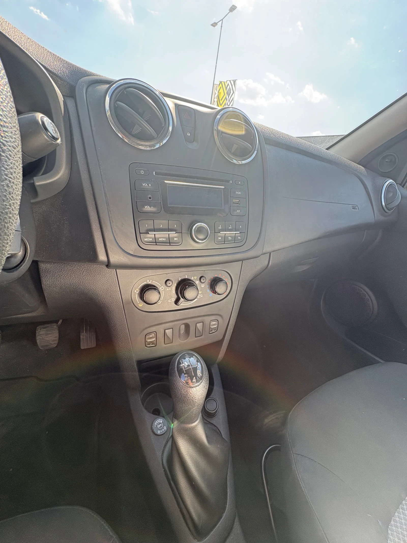 Dacia Logan 0.9 i LPG, снимка 5 - Автомобили и джипове - 55877701