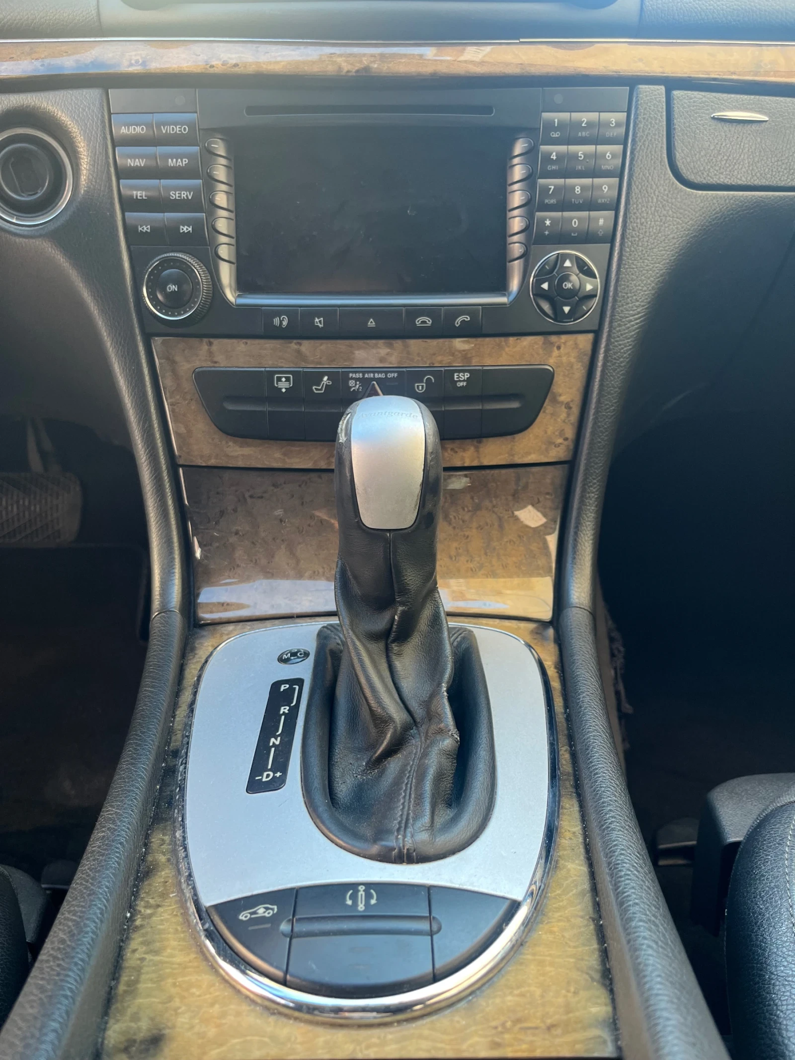 Mercedes-Benz E 320, снимка 9 - Автомобили и джипове - 56018763