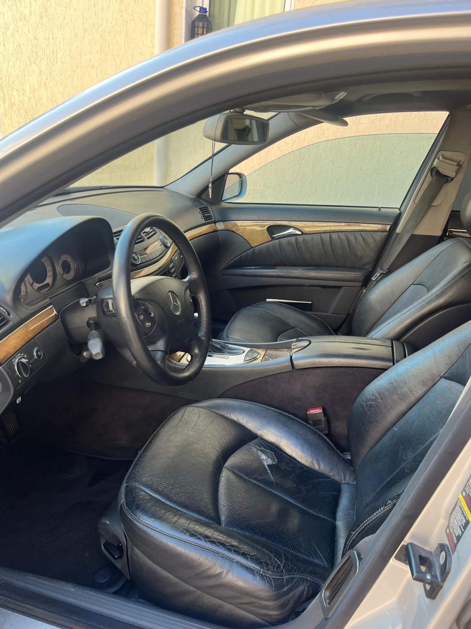 Mercedes-Benz E 320, снимка 8 - Автомобили и джипове - 56018763