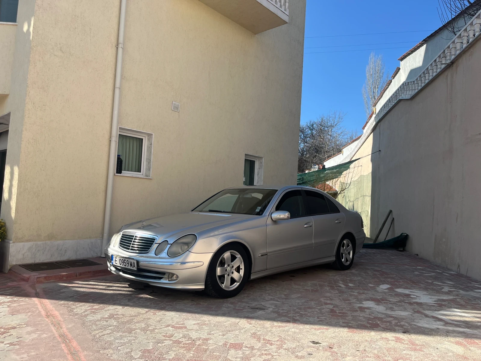 Mercedes-Benz E 320