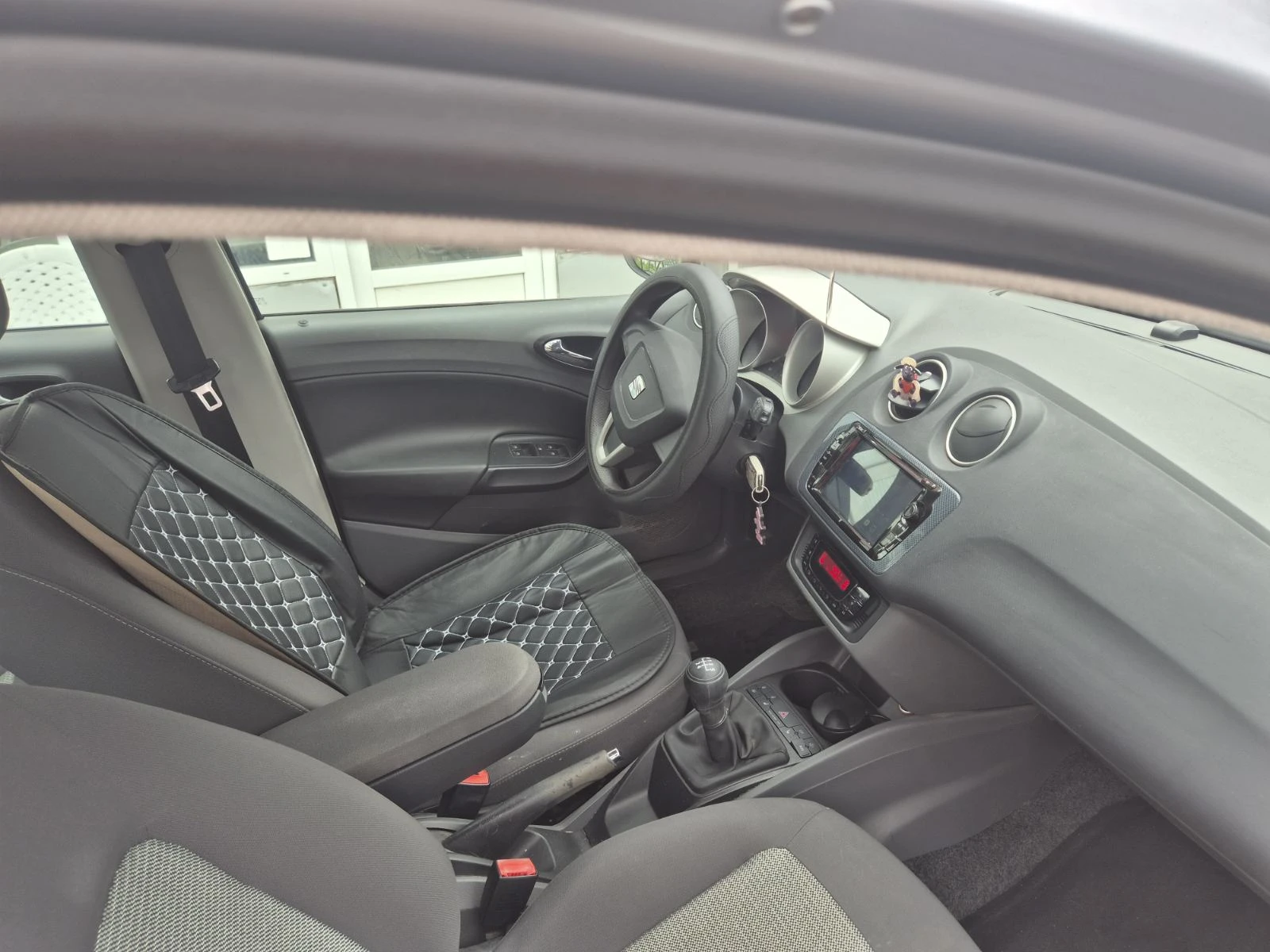 Seat Ibiza J6, снимка 2 - Автомобили и джипове - 56175829