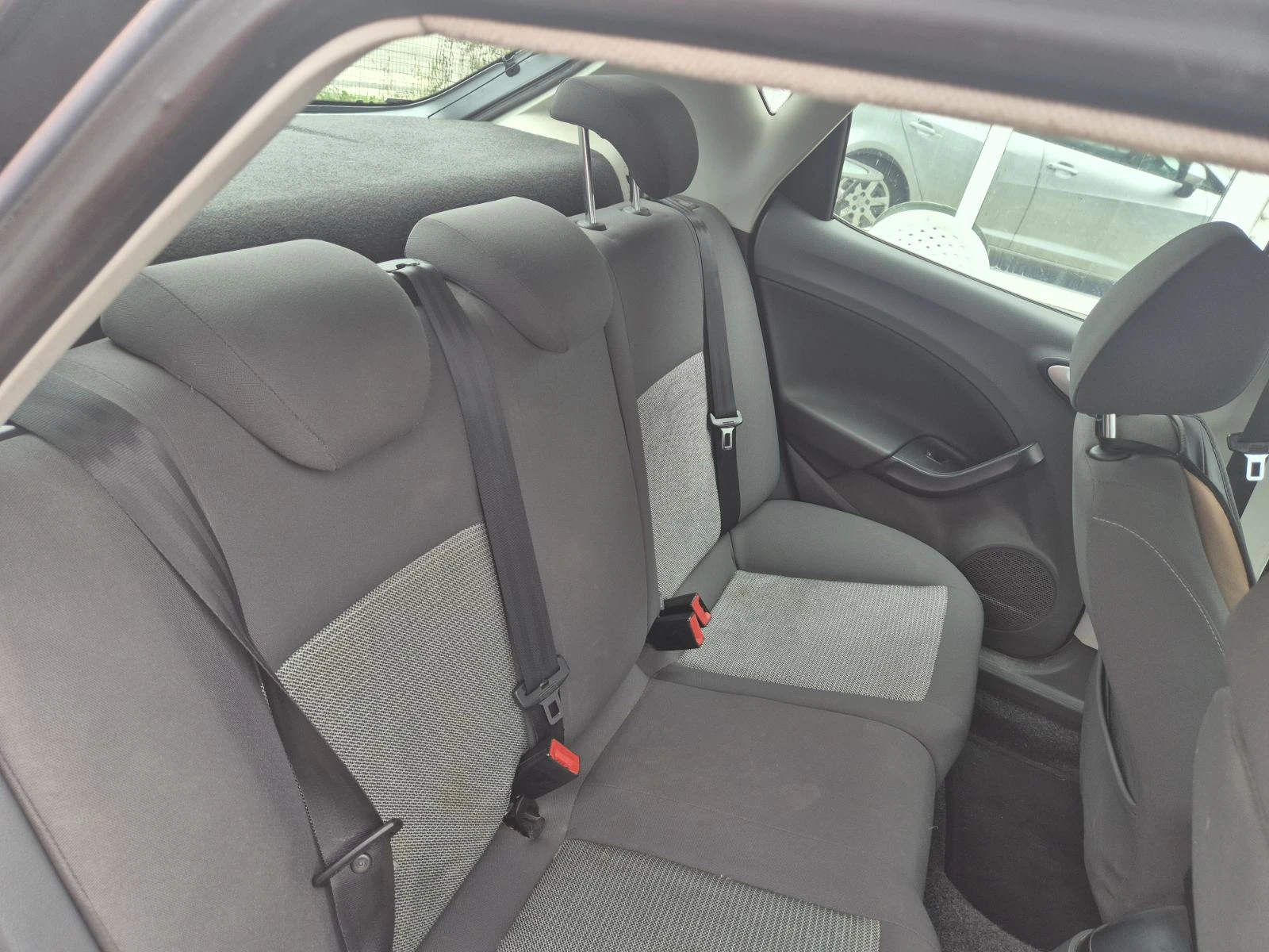 Seat Ibiza J6, снимка 3 - Автомобили и джипове - 56175829