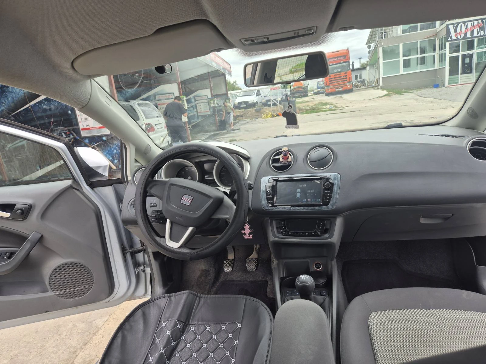 Seat Ibiza J6, снимка 10 - Автомобили и джипове - 56175829