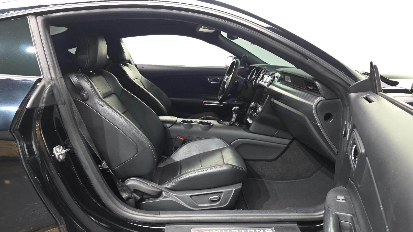 Ford Mustang 2.3 EcoBoost, снимка 9 - Автомобили и джипове - 56224610