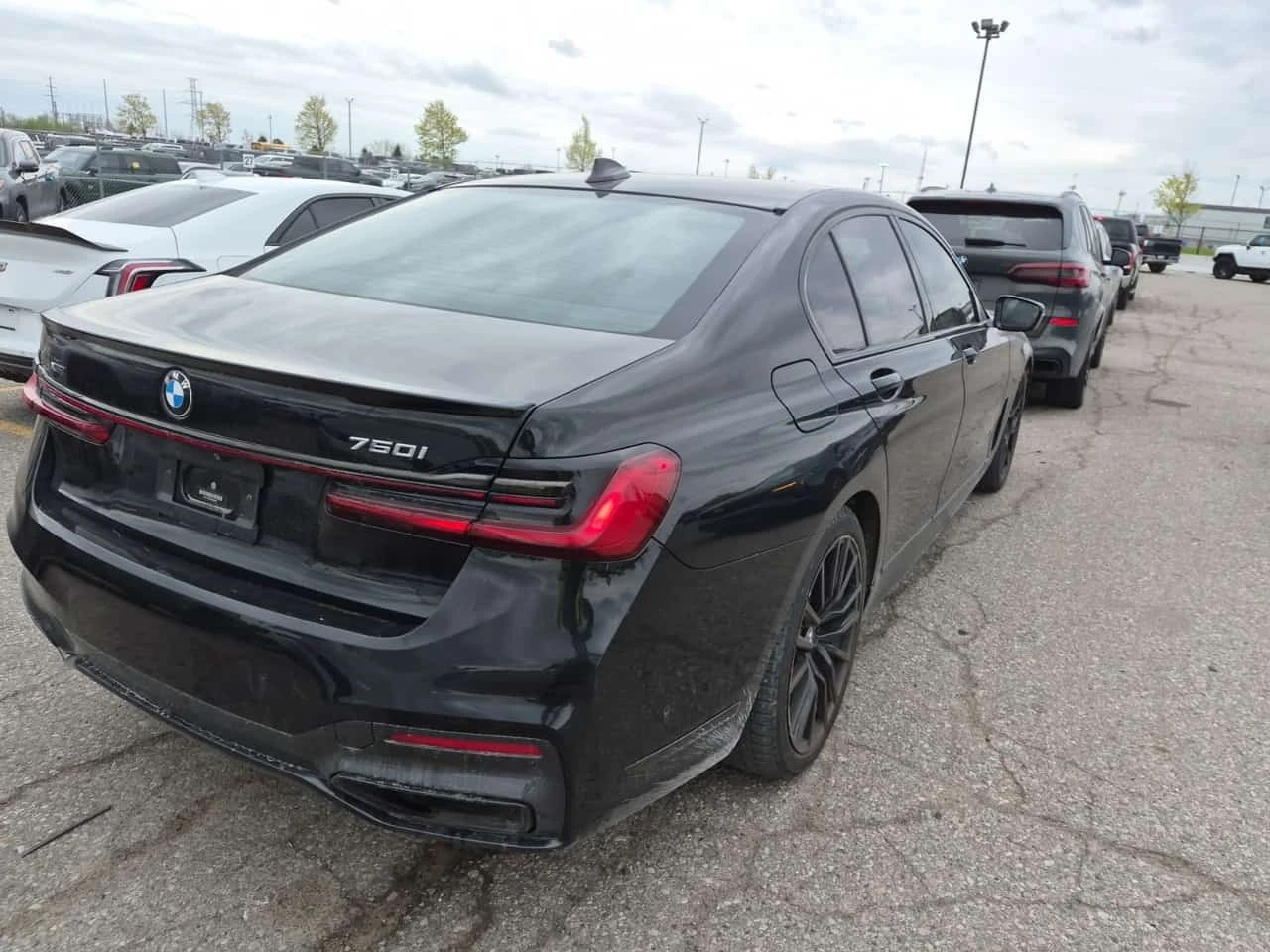 BMW 750 * Sedan 750i Xdrive * CARFAX * , снимка 2 - Автомобили и джипове - 56300871