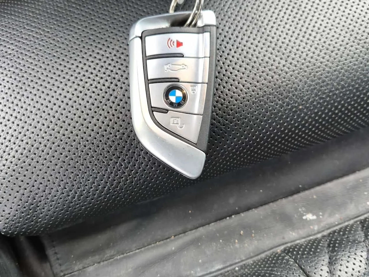 BMW 750 * Sedan 750i Xdrive * CARFAX * , снимка 8 - Автомобили и джипове - 56300871
