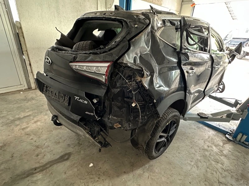 Hyundai Tucson 1.6T-GDI-Автоматик-4х4, снимка 3 - Автомобили и джипове - 47430828