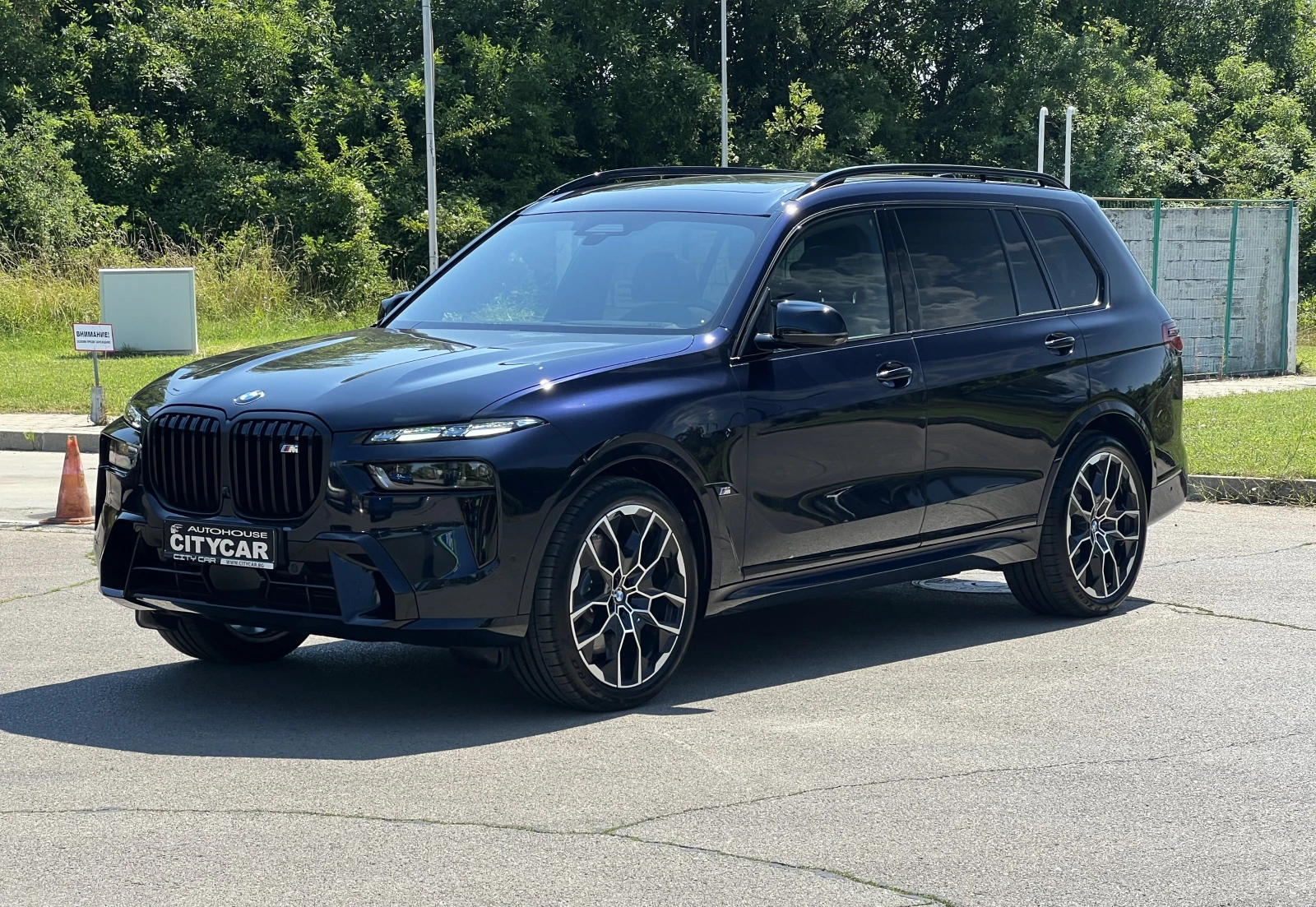 BMW X7 M60i/CARBON/SKYLOUNGE/H&K/ICONIC GLOW/ГОТОВ ЛИЗИНГ - изображение 3