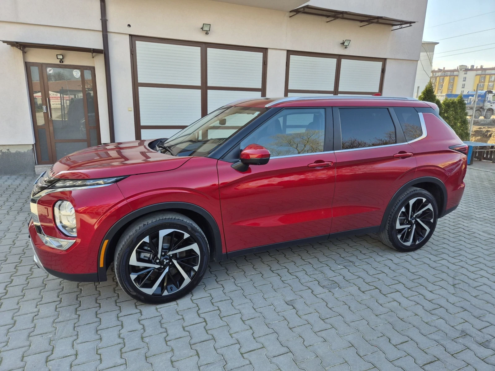Mitsubishi Outlander 2.5i, AWD, 7места, снимка 3 - Автомобили и джипове - 53830310