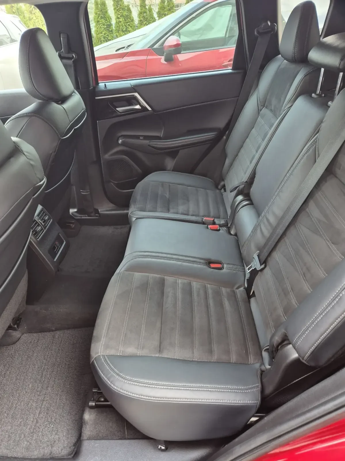 Mitsubishi Outlander 2.5i, AWD, 7места, снимка 12 - Автомобили и джипове - 53830310