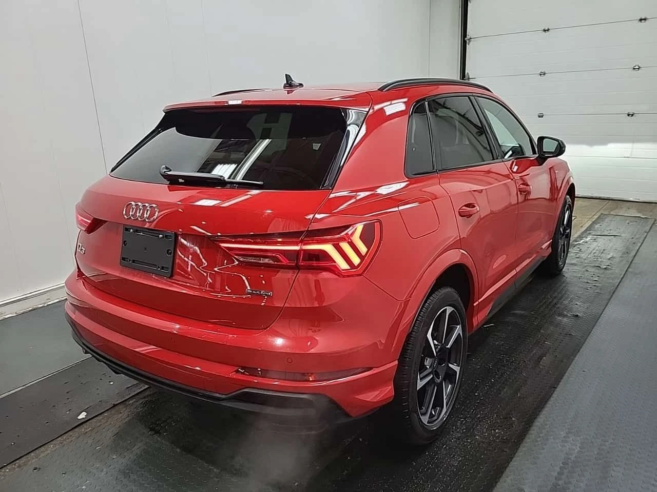 Audi Q3 * PROGRESSIV * CARFAX * S LINE * 2 КЛЮЧА * ПАНО, снимка 3 - Автомобили и джипове - 53912925