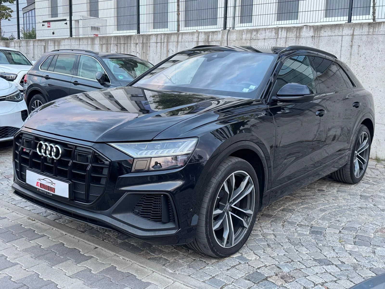 Audi SQ8 Quattro/NAVI/TV/Virtual/B&O/Matrix/Excellent!   , снимка 3 - Автомобили и джипове - 56025039