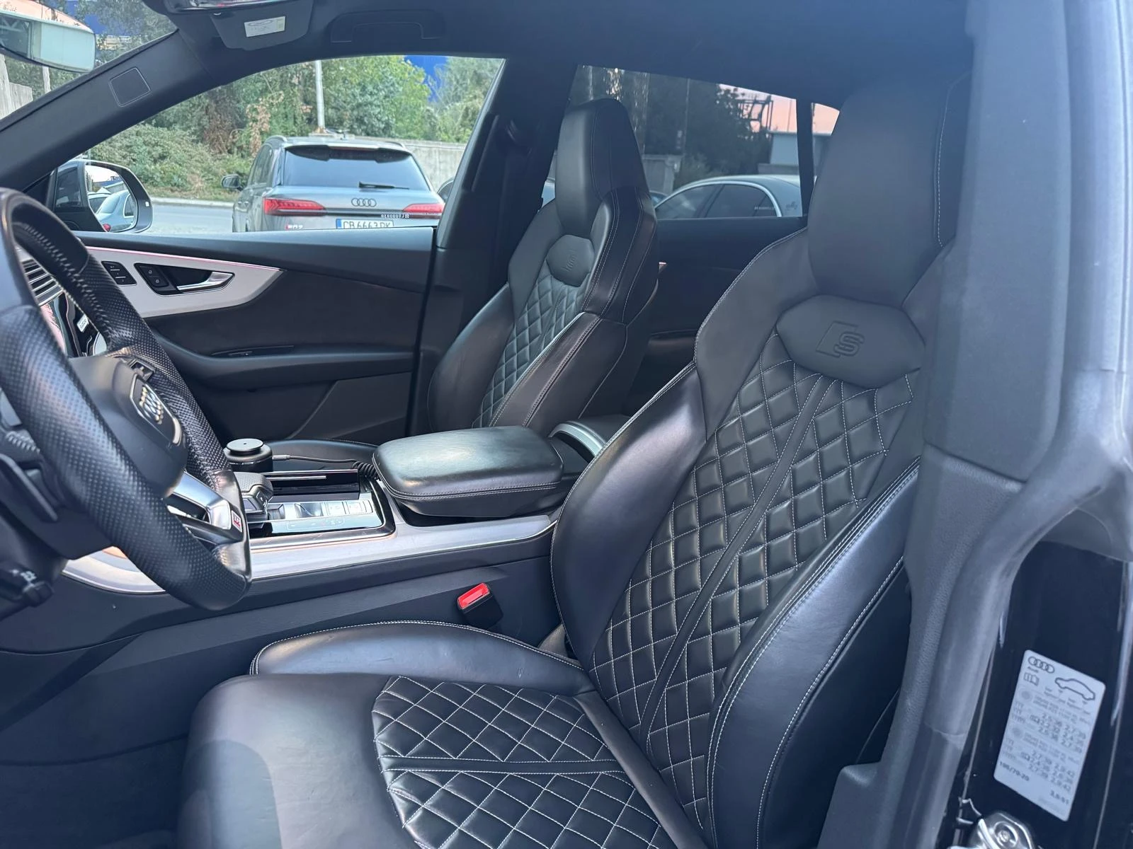 Audi SQ8 Quattro/NAVI/TV/Virtual/B&O/Matrix/Excellent!   , снимка 7 - Автомобили и джипове - 56025039