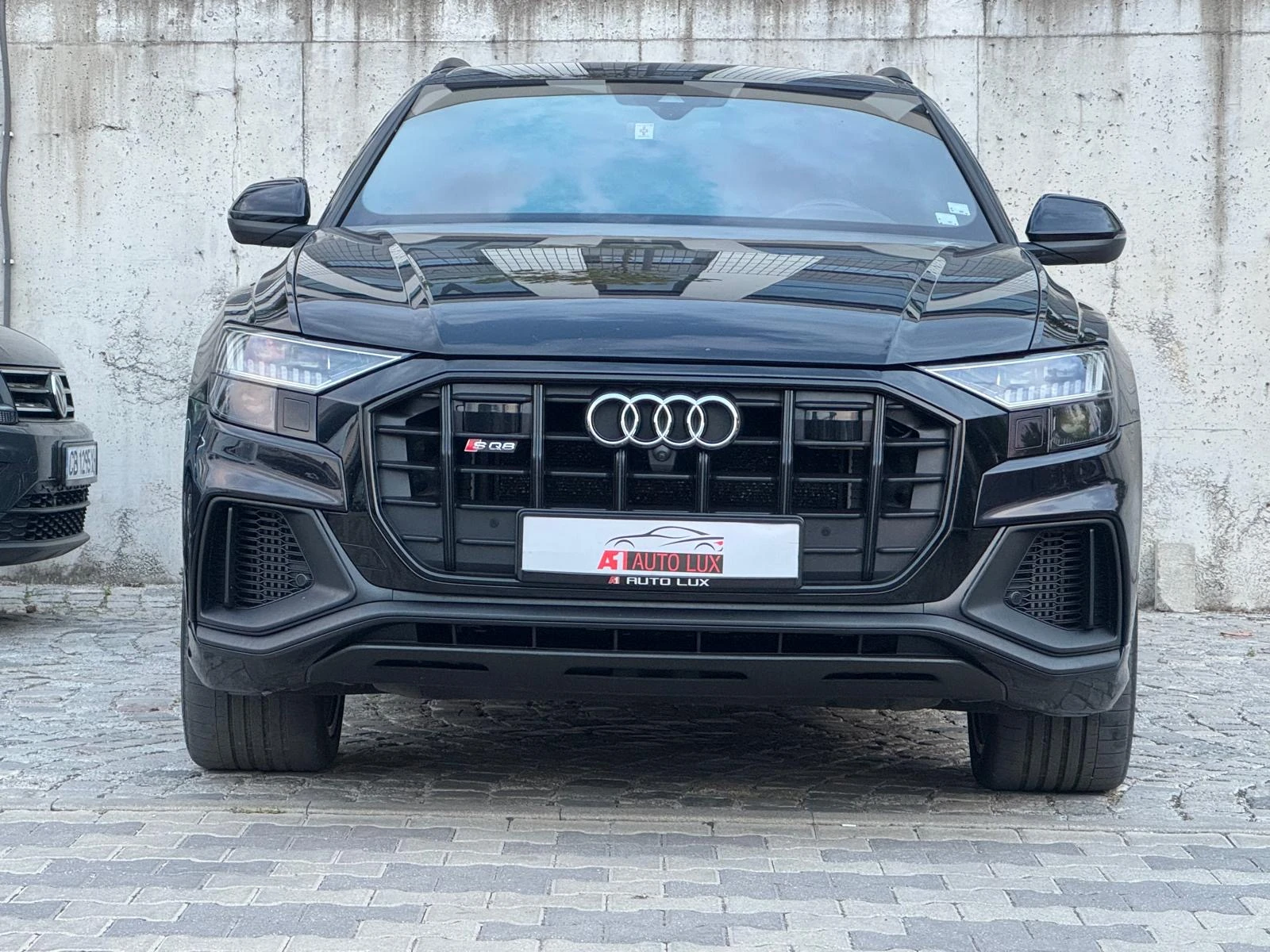 Audi SQ8 Quattro/NAVI/TV/Virtual/B&O/Matrix/Excellent!   , снимка 2 - Автомобили и джипове - 56025039