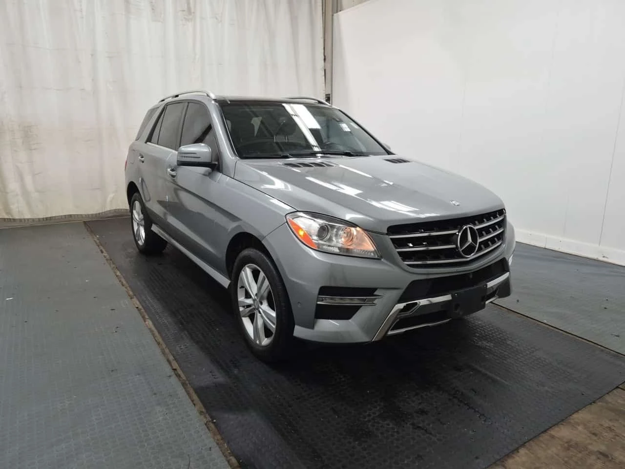 Mercedes-Benz ML 350 Bluetec * AMG * НА ПРУЖИНИ * CARFAX * , снимка 2 - Автомобили и джипове - 56280344