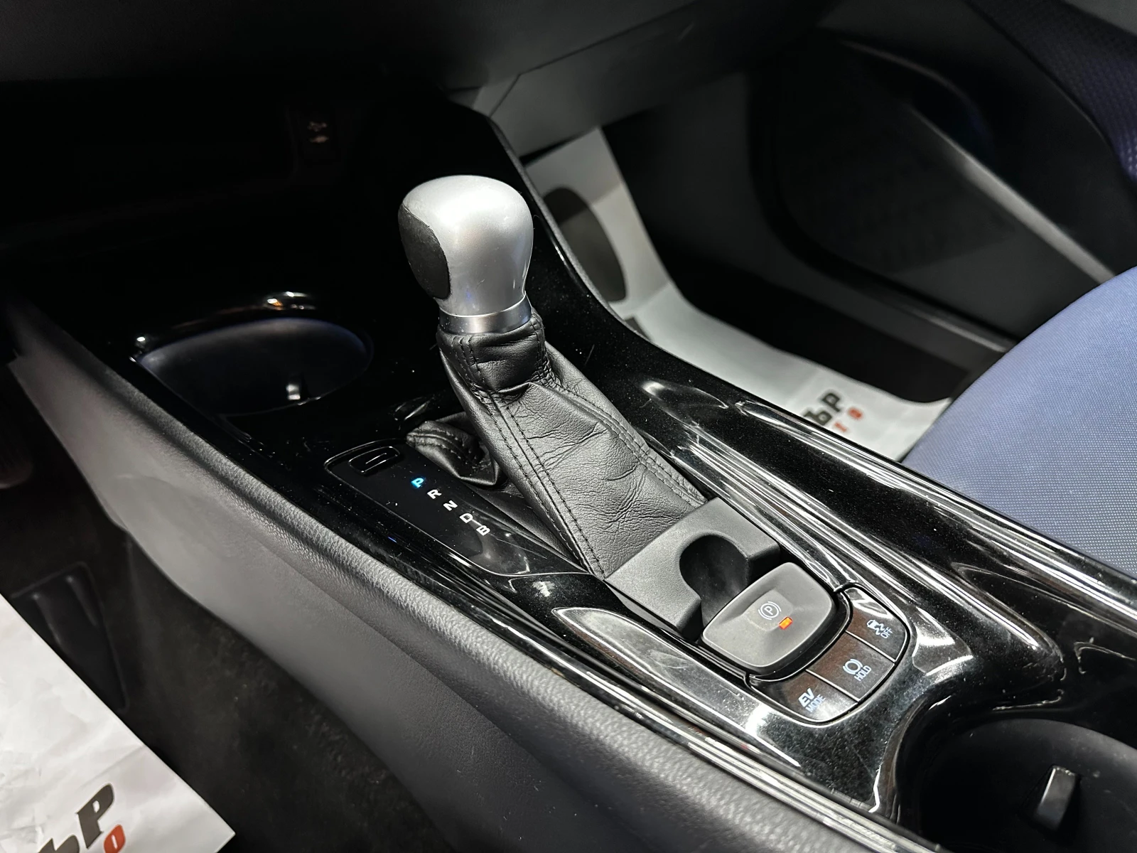 Toyota C-HR 1.8 hybrid 122 к.с. , снимка 10 - Автомобили и джипове - 56328078